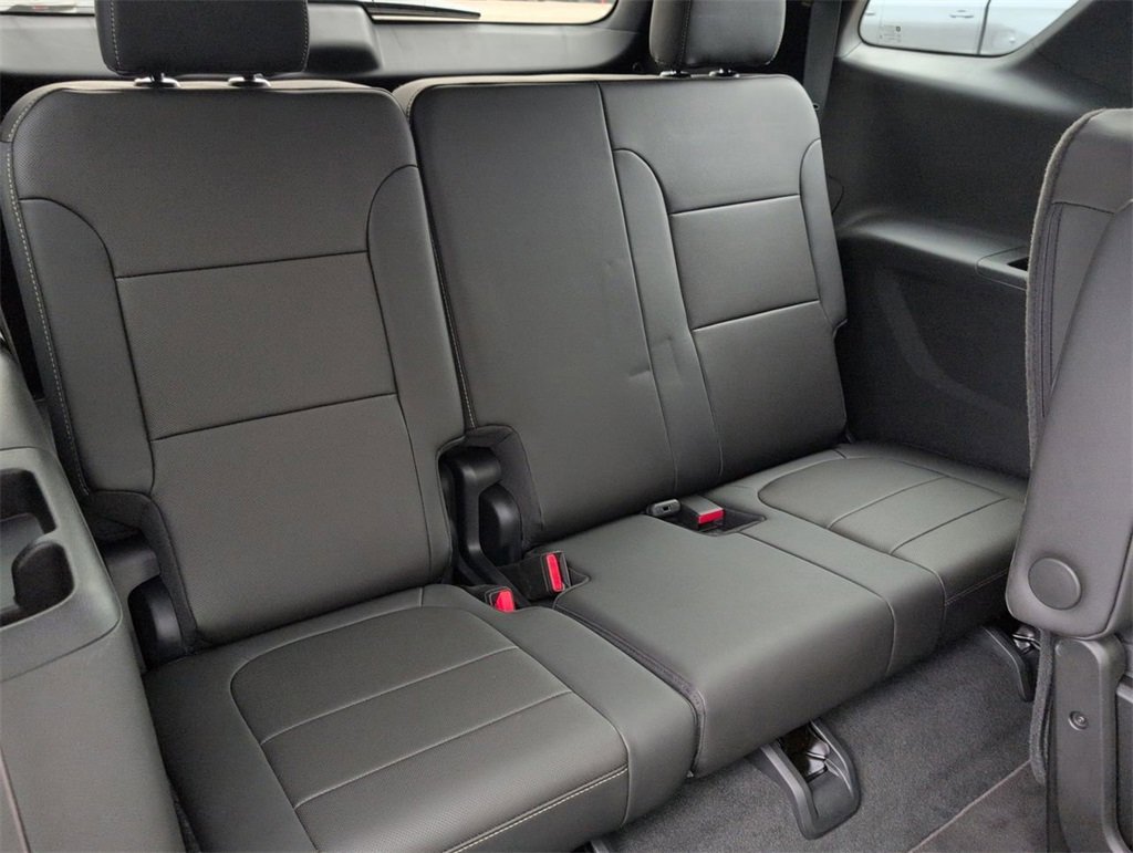 Used 2023 Chevrolet Traverse Premier image 28