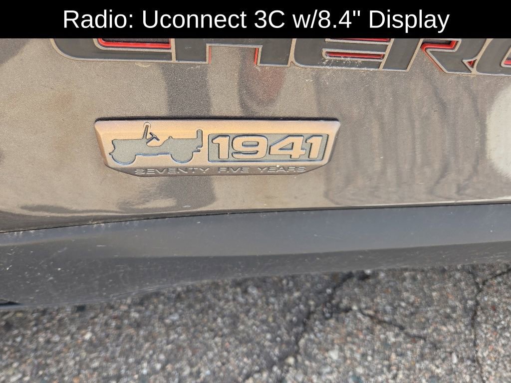 Used 2017 Jeep Cherokee Latitude FWD image 11
