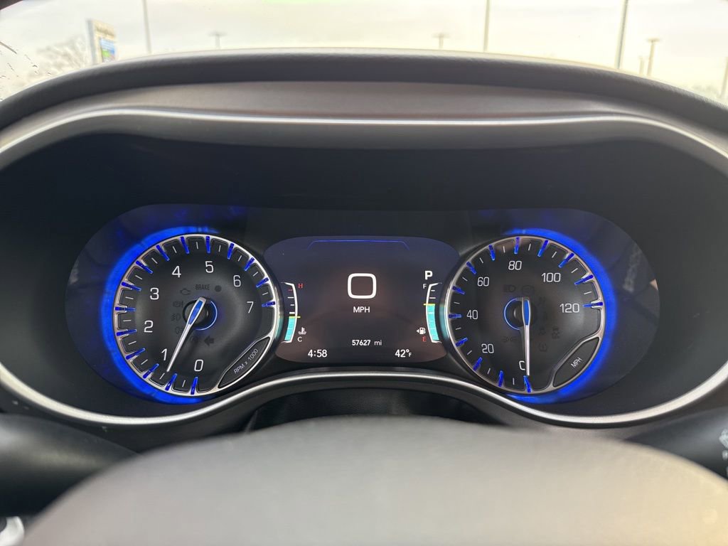 Used 2022 Chrysler Pacifica Touring-L image 9