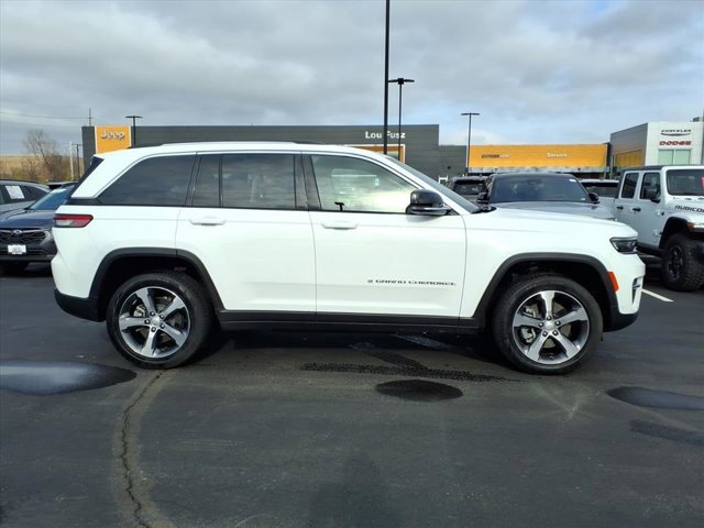 Used 2023 Jeep Grand Cherokee 4WD 4xe w/ Luxury Tech Group II image 27