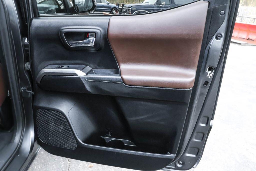 Used 2019 Toyota Tacoma Limited image 28