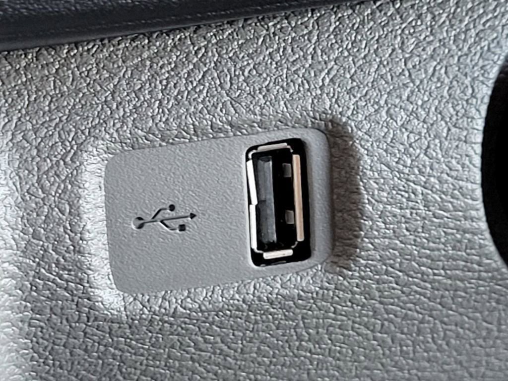 Used 2022 Ford E-Transit Medium Roof w/ Interior Upgrade Package image 6