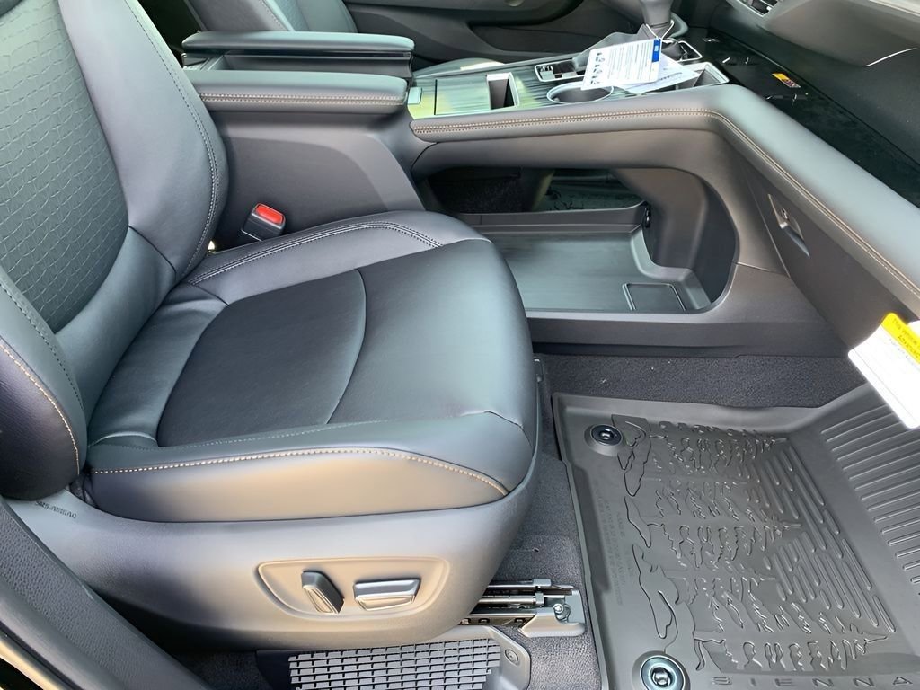 Used 2025 Toyota Sienna XLE Woodland Edition image 16