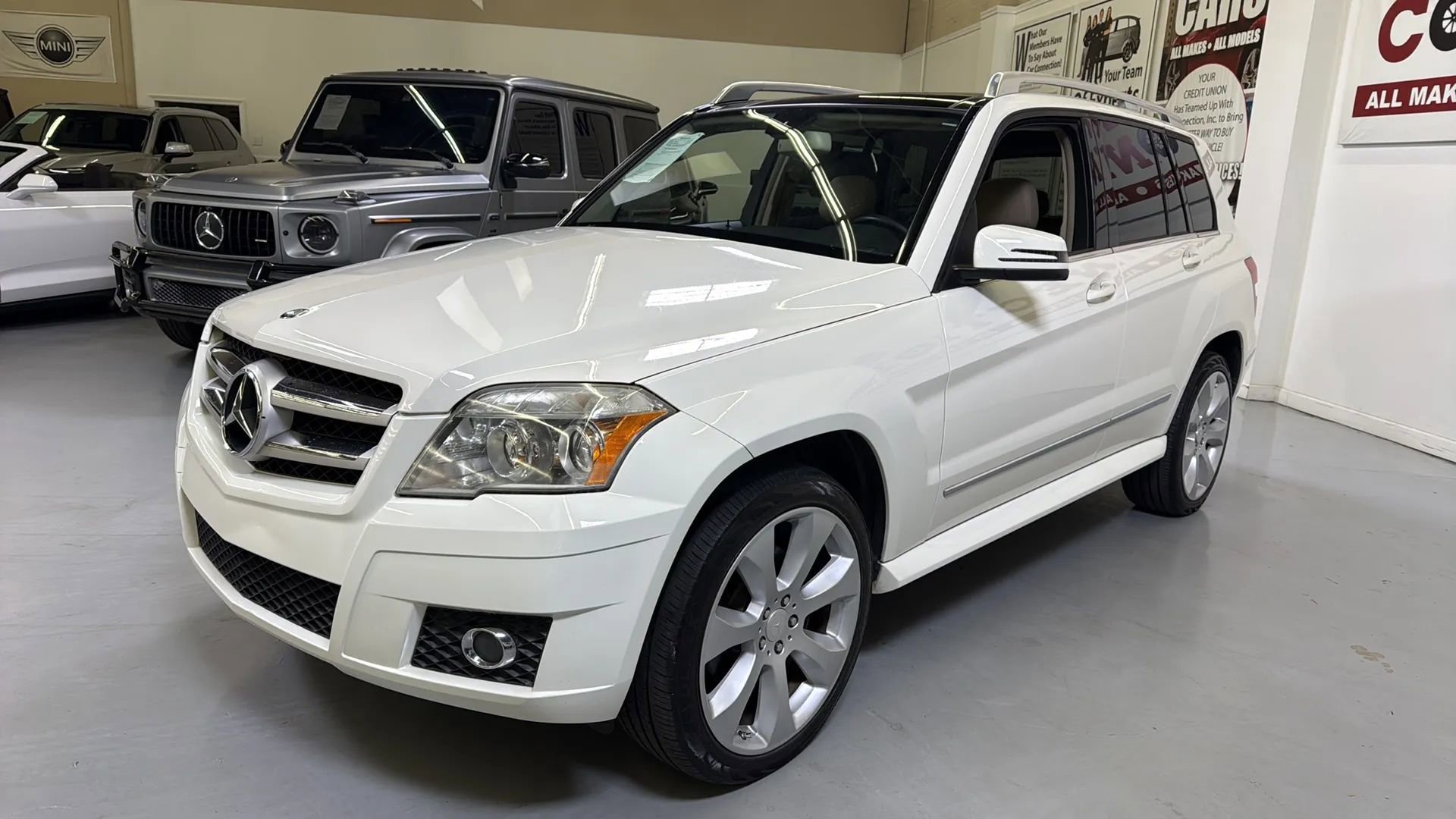 Used 2010 Mercedes-Benz GLK 350 2WD image 4