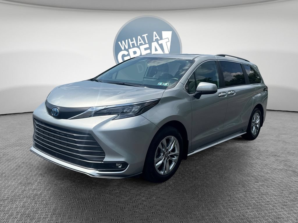 Used 2025 Toyota Sienna XLE w/ XLE Plus Package AWD/4WD image 8
