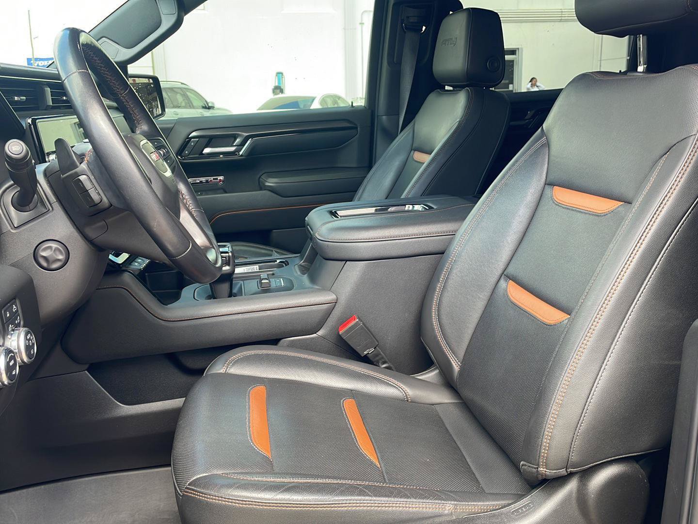 Used 2022 GMC Sierra 1500 AT4 w/ Technology Package AWD/4WD image 3