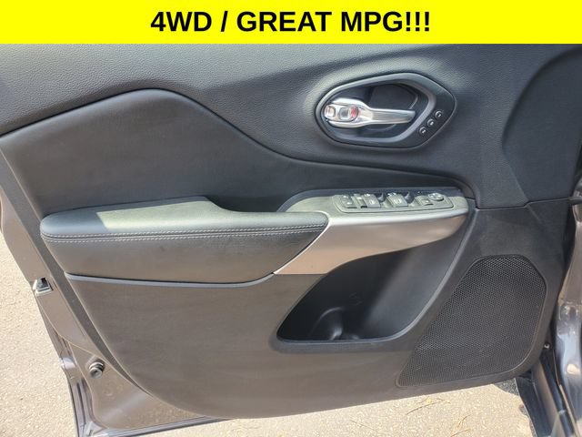 Used 2019 Jeep Cherokee Limited AWD/4WD image 11
