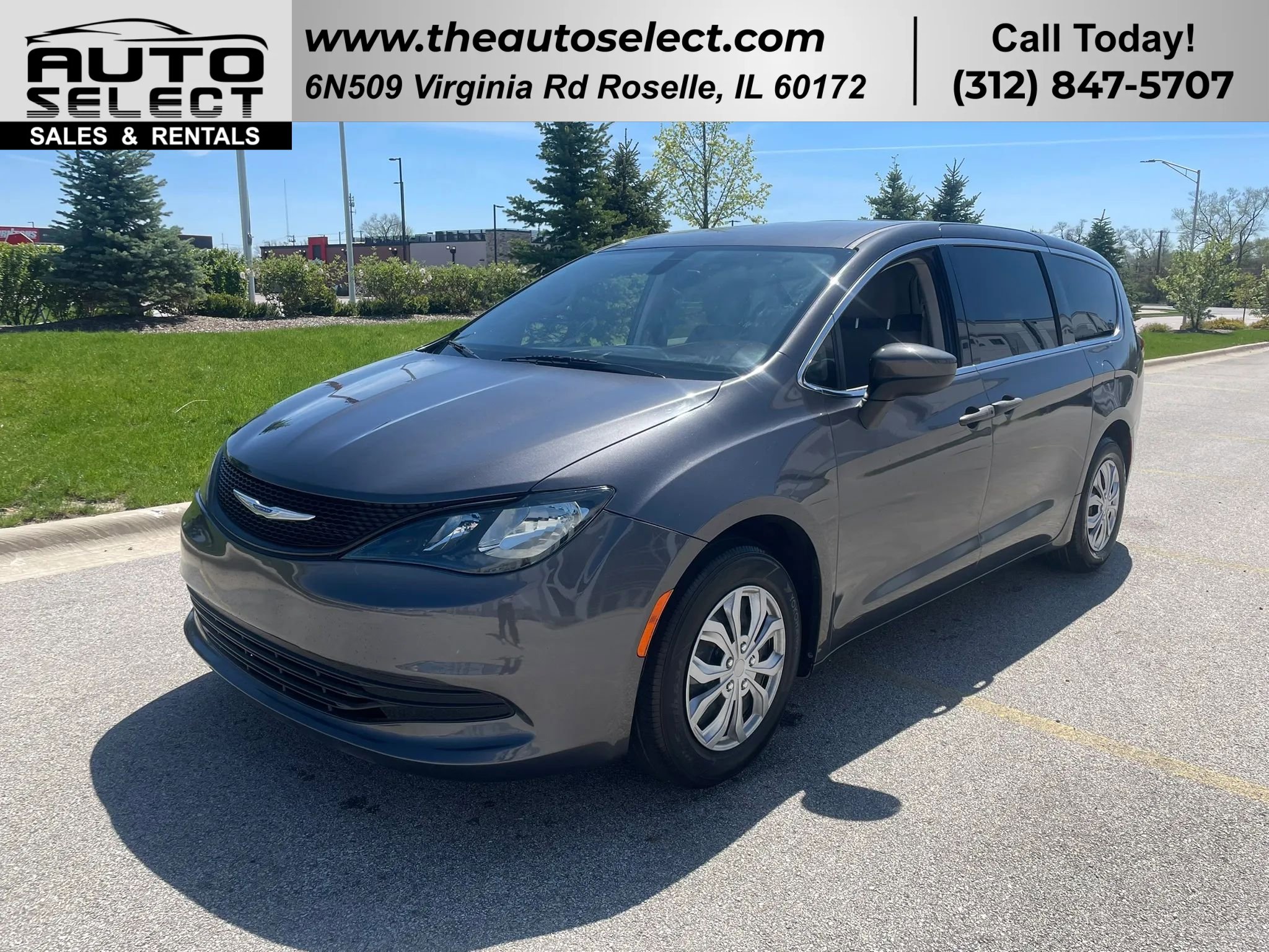 Used 2020 Chrysler Voyager L FWD image 1