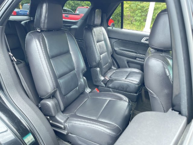 Used 2015 Ford Explorer XLT w/ Equipment Group 202A AWD/4WD image 24