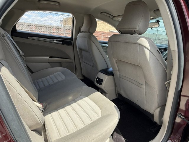 Used 2017 Ford Fusion SE w/ Fusion SE Technology Package image 24