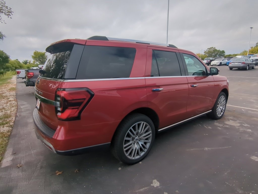 Used 2022 Ford Expedition Limited image 3