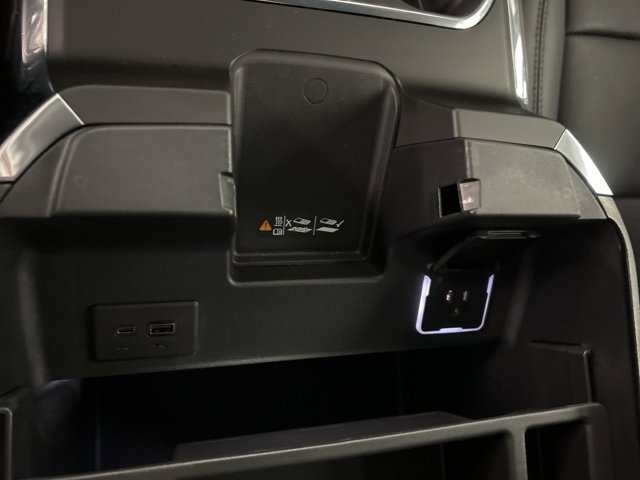 Used 2024 Chevrolet Silverado 3500 High Country w/ High Country Premium Package image 22