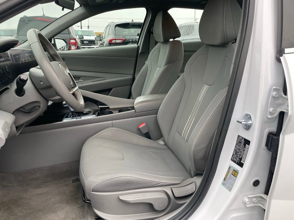 Used 2025 Hyundai Elantra SEL FWD image 7