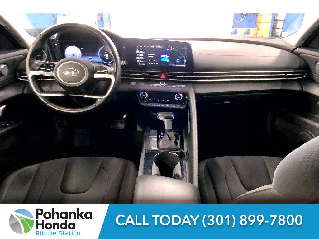 Used 2023 Hyundai Elantra SEL w/ Convenience Package image 16