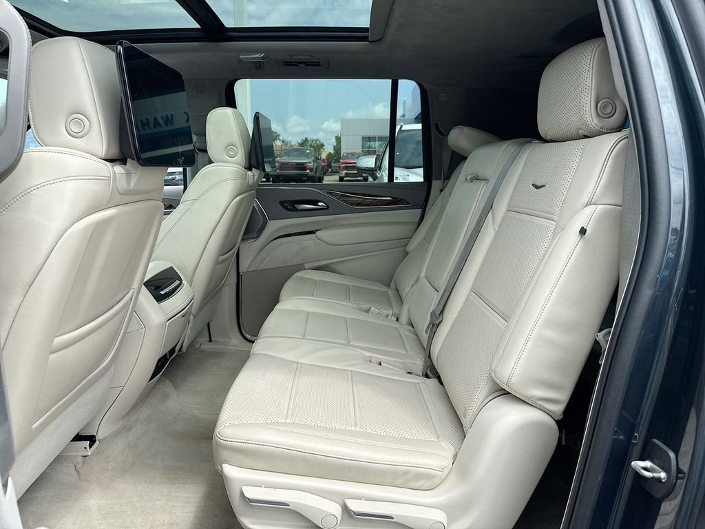 Used 2022 Cadillac Escalade ESV Premium Luxury Platinum AWD/4WD image 23