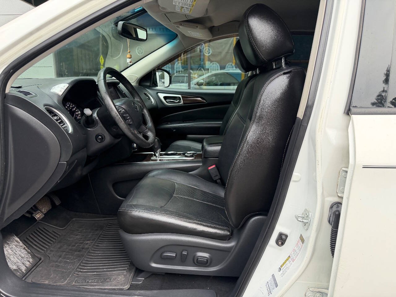Used 2013 Nissan Pathfinder Platinum AWD/4WD image 9