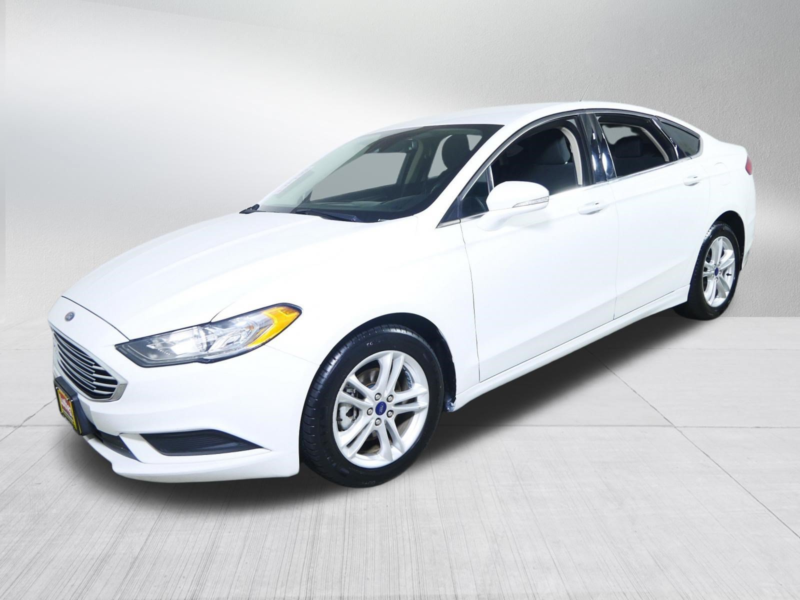 Used 2018 Ford Fusion SE FWD image 3
