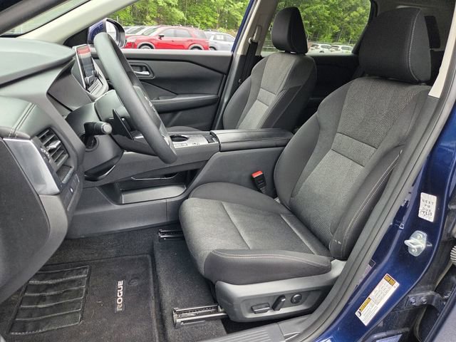 Certified 2024 Nissan Rogue SV FWD image 9