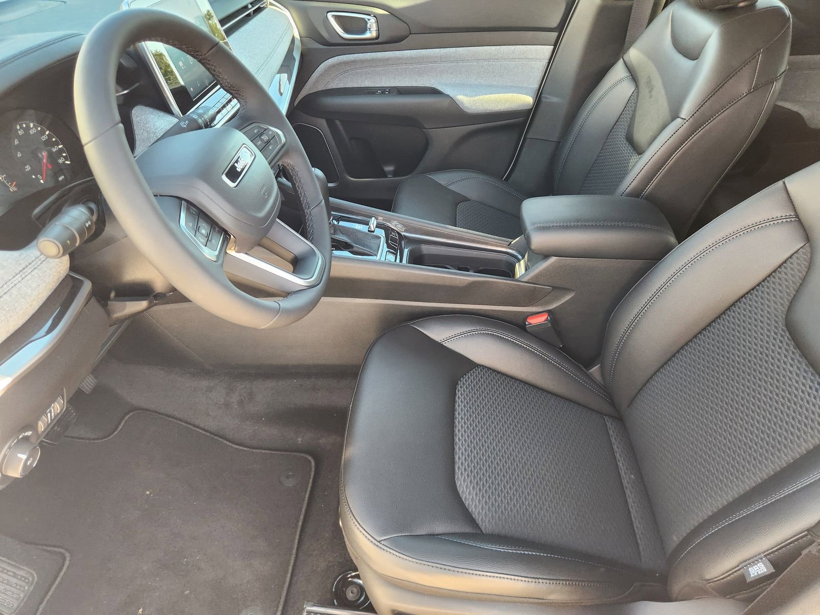 New 2026 Jeep Compass Latitude image 12