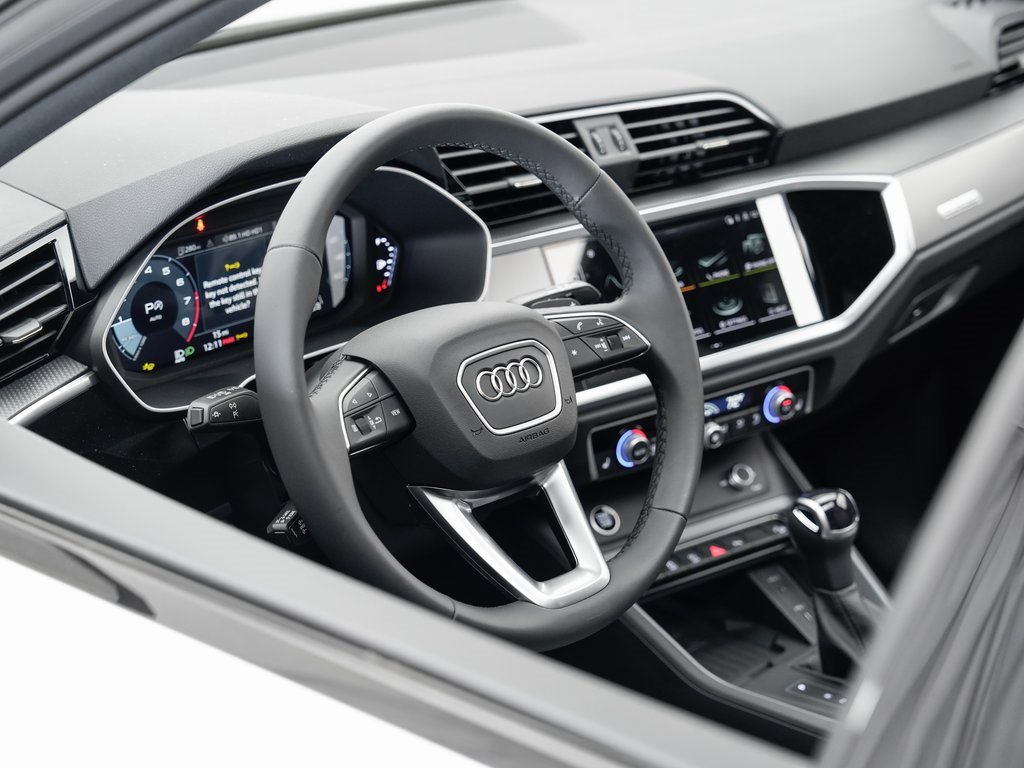 New 2025 Audi Q3 2.0T Premium image 9