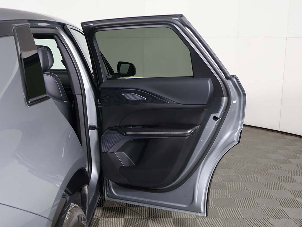 Used 2025 Cadillac Lyriq Sport AWD/4WD image 28