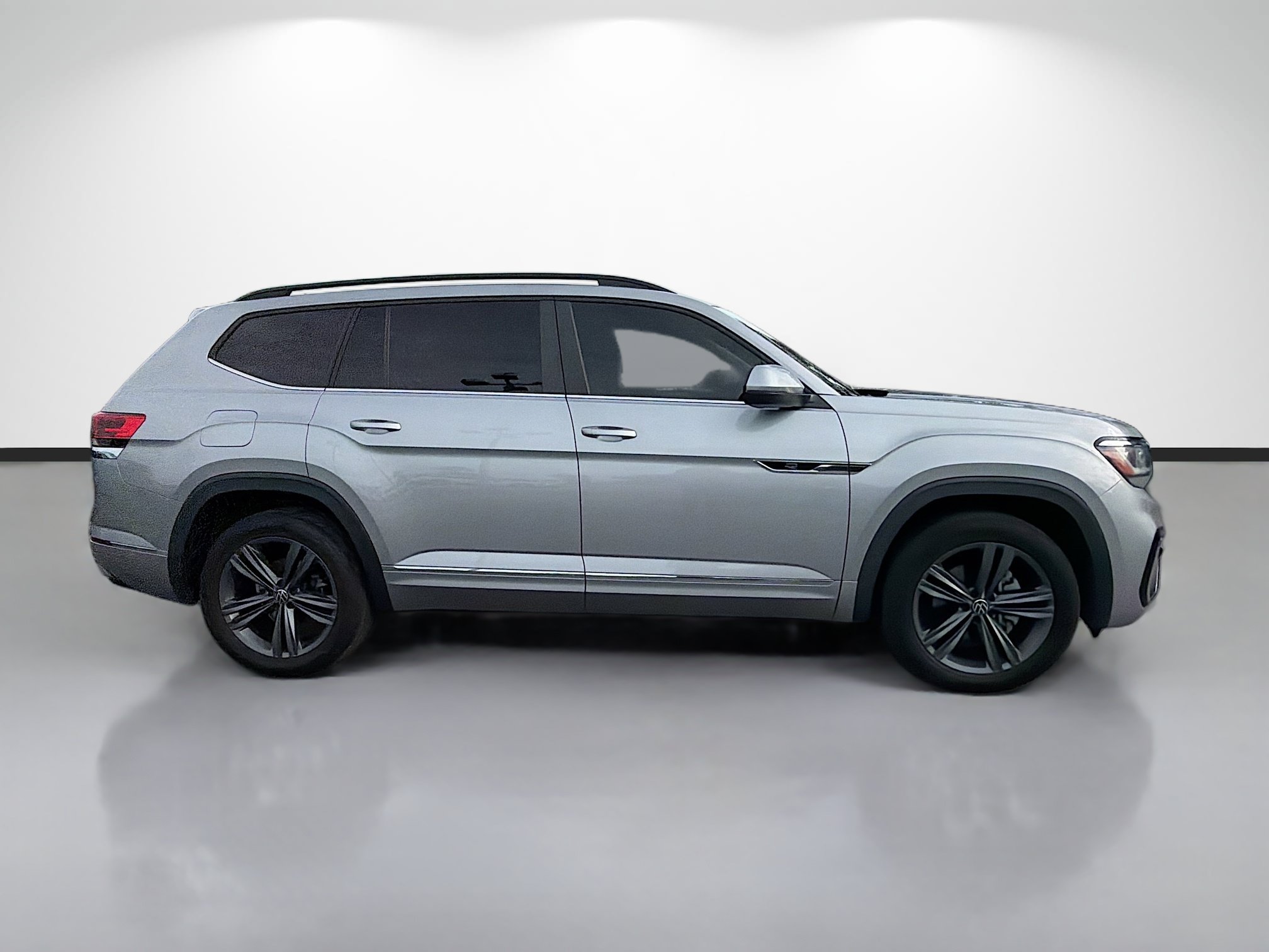 Used 2021 Volkswagen Atlas SE w/ Panoramic Sunroof Package FWD image 2