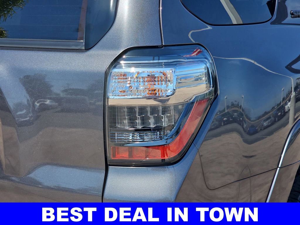 Used 2021 Toyota 4Runner SR5 Premium w/ Moonroof Package AWD/4WD image 39