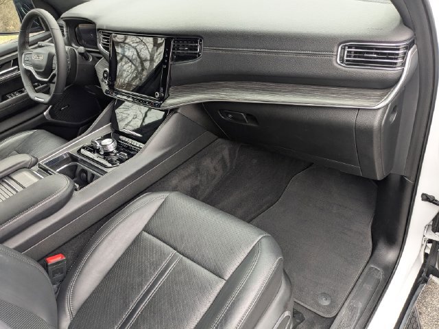 Used 2023 Jeep Wagoneer L Series III w/ Preferred Equipment Group AWD/4WD image 24