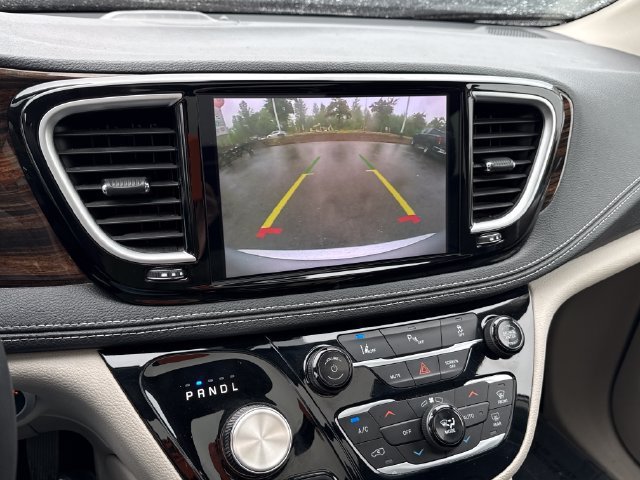 Used 2023 Chrysler Pacifica Limited FWD image 27