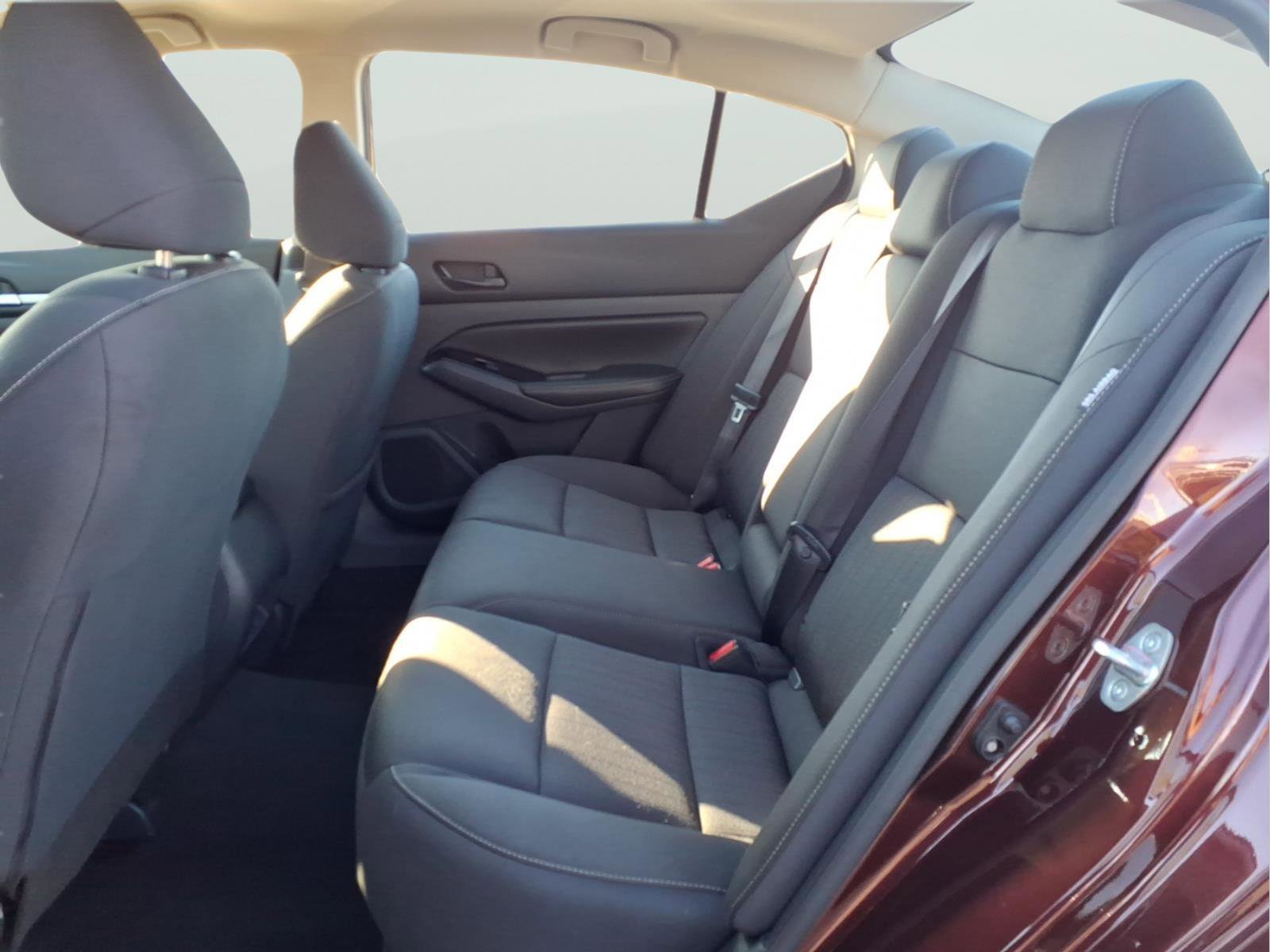 Used 2023 Nissan Altima 2.5 SV image 9