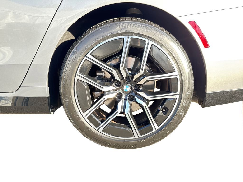 Used 2023 BMW 740i w/ Parking Assistance Package image 13