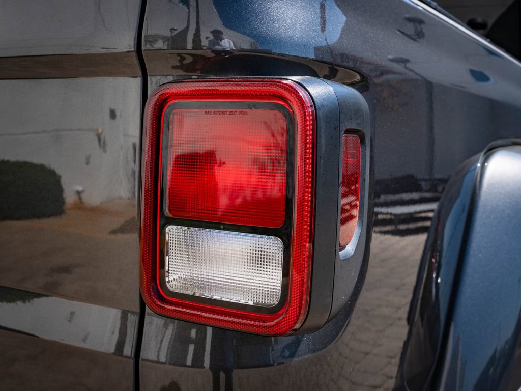 Used 2023 Jeep Gladiator Sport image 9