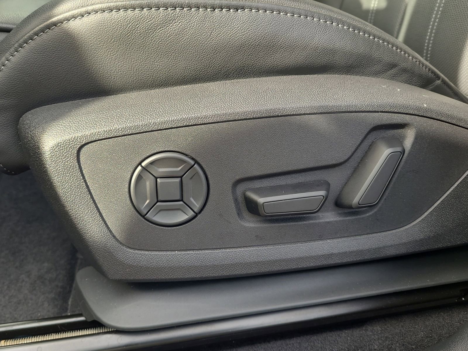 Used 2025 Audi Q6 e-tron Premium Plus w/ Premium Plus image 21