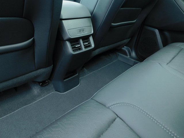 Used 2025 Chevrolet Equinox LT w/ Convenience Package II image 19