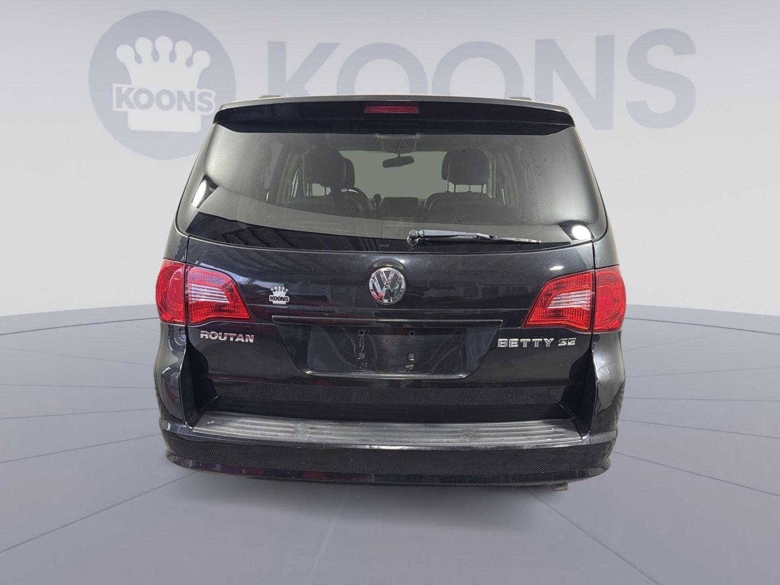 Used 2011 Volkswagen Routan SE image 5