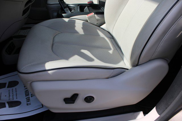 Used 2017 Chrysler Pacifica Platinum FWD image 35