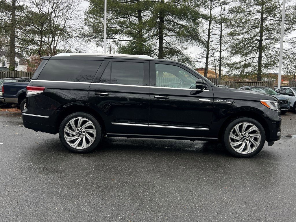 Used 2022 Lincoln Navigator Reserve image 8
