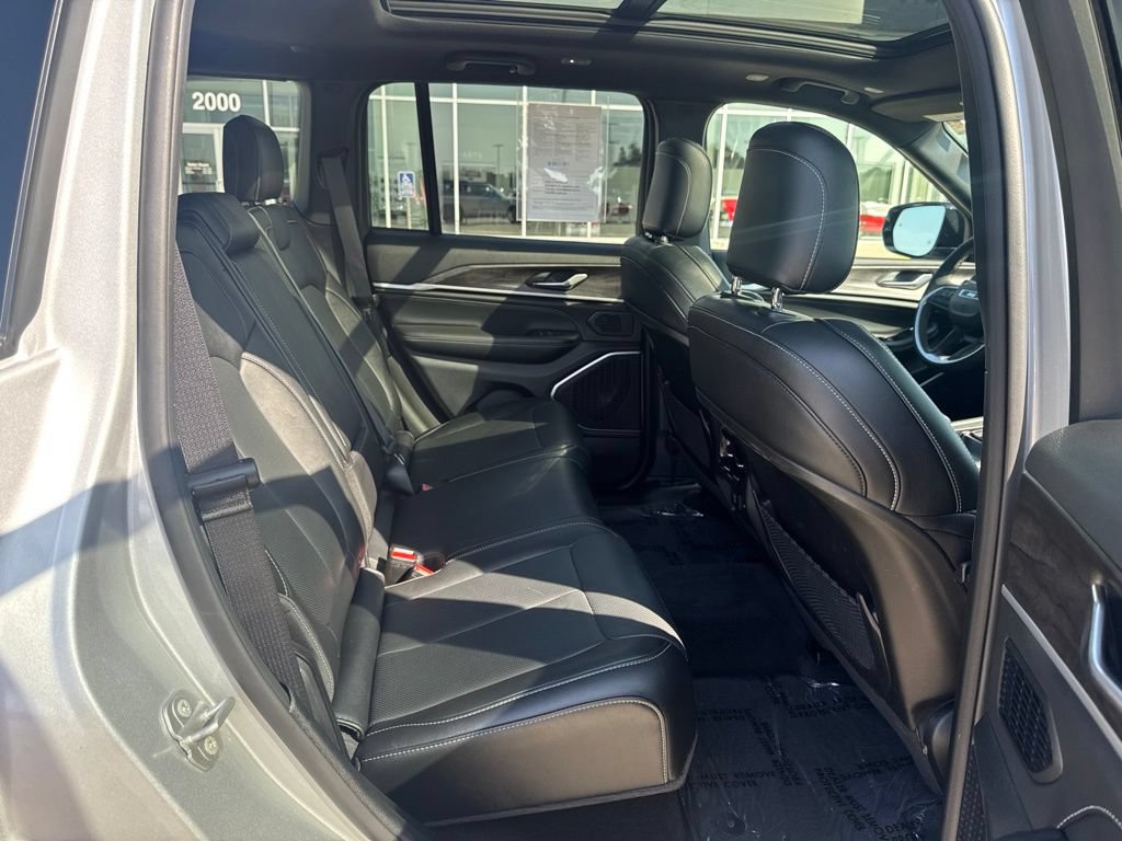 Used 2026 Jeep Grand Cherokee Limited AWD/4WD image 31