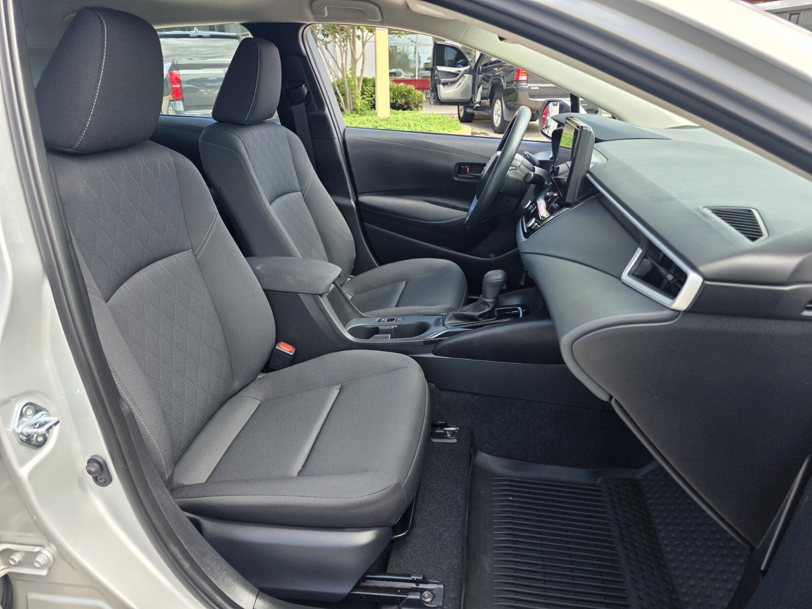 Used 2025 Toyota Corolla LE FWD image 14
