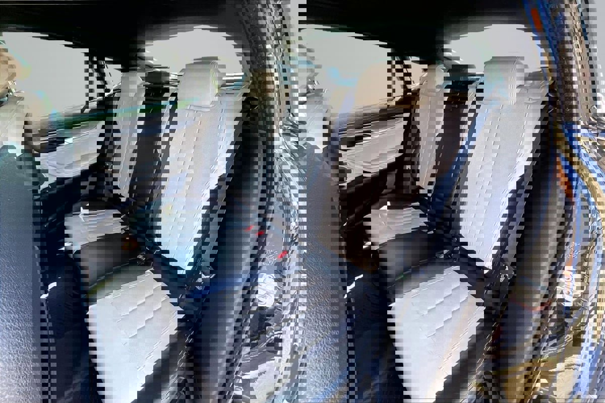 Used 2019 BMW X6 xDrive50i w/ M Sport Package image 26