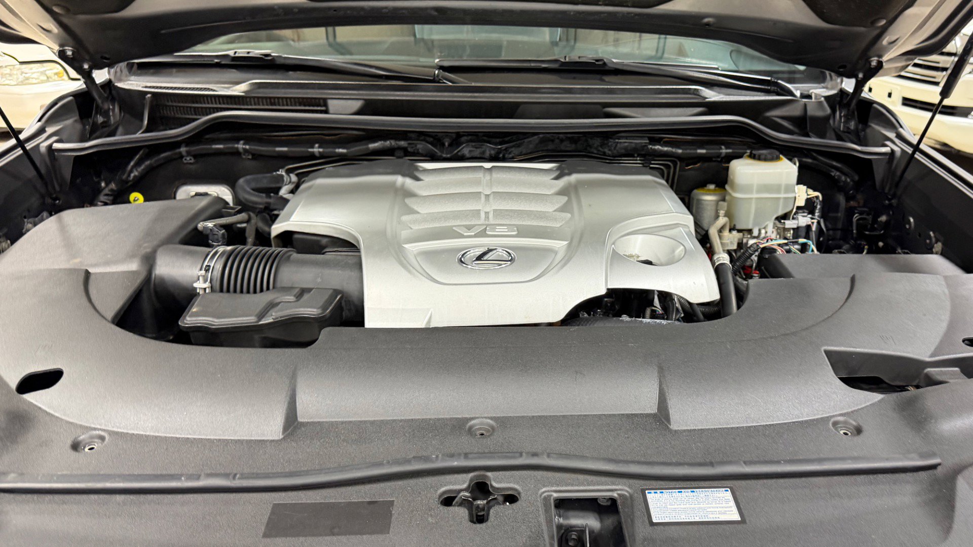 Used 2016 Lexus LX 570 4WD image 31