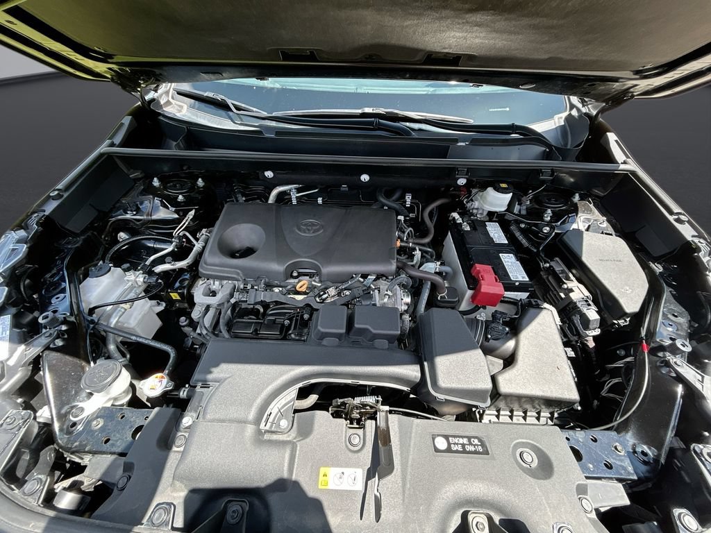 Used 2025 Toyota RAV4 XLE FWD image 33