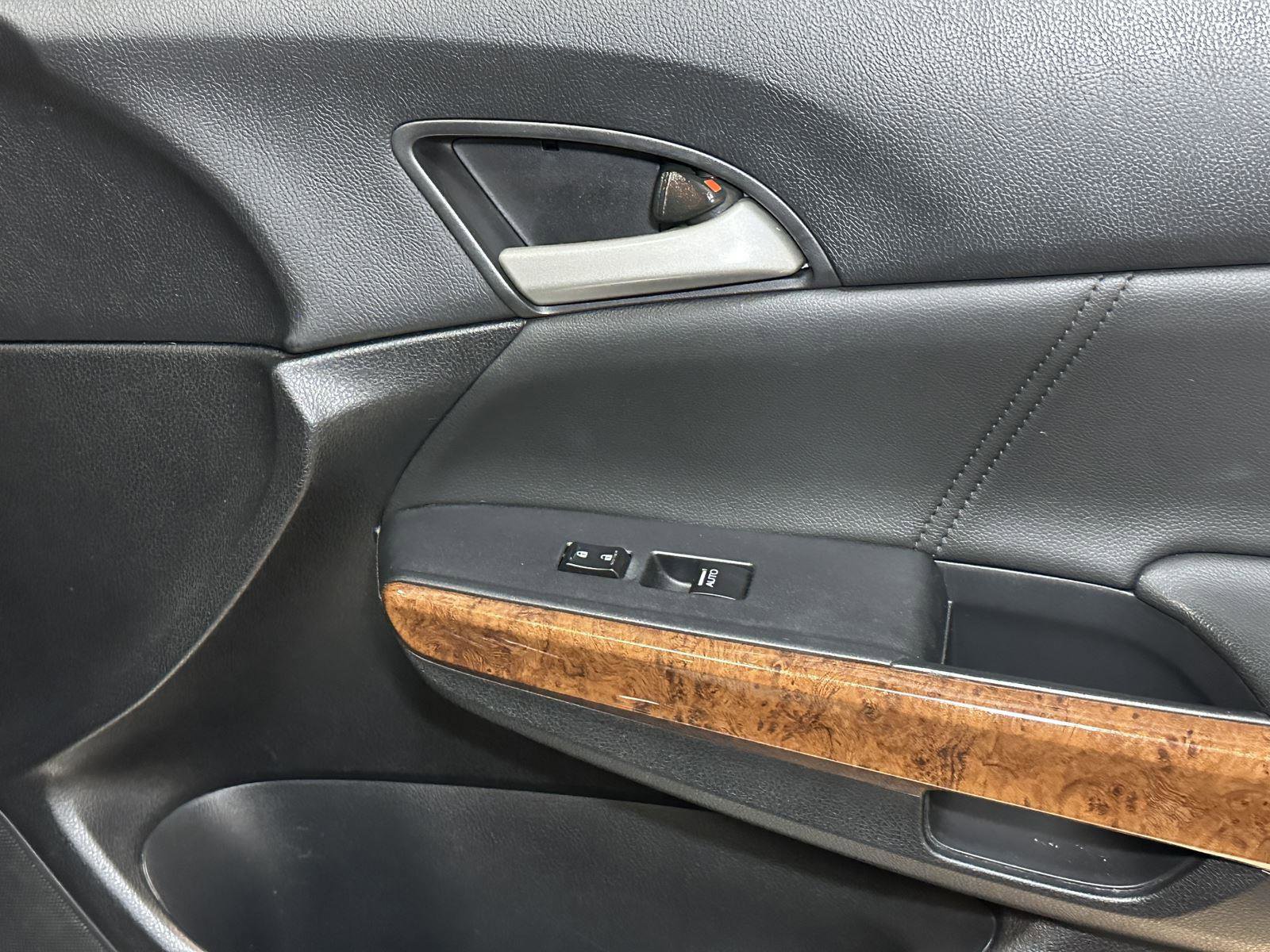 Used 2011 Honda Accord EX-L image 38