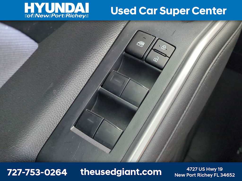 Used 2023 Toyota Highlander LE FWD image 27