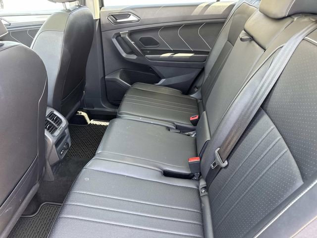 Used 2023 Volkswagen Tiguan SE w/ Panoramic Sunroof Package FWD image 23