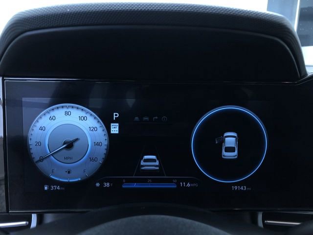 Used 2025 Hyundai Elantra SEL image 29