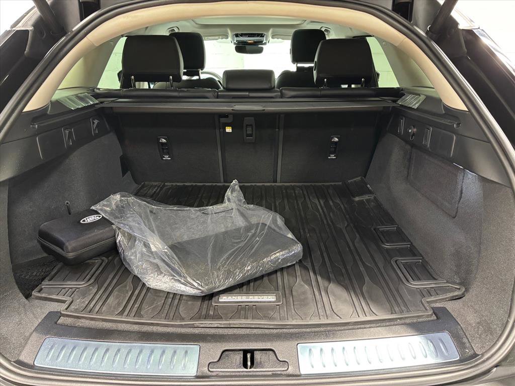 Used 2025 Land Rover Range Rover Velar Dynamic SE image 41