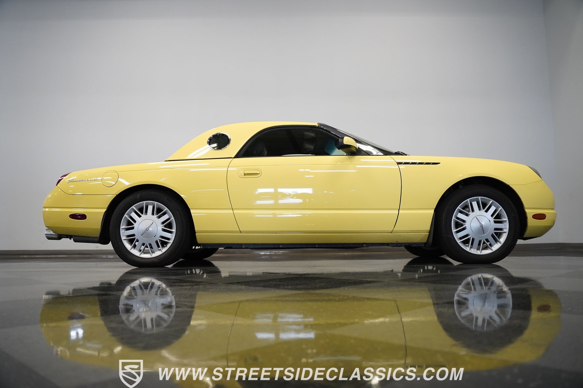 Used 2002 Ford Thunderbird image 18