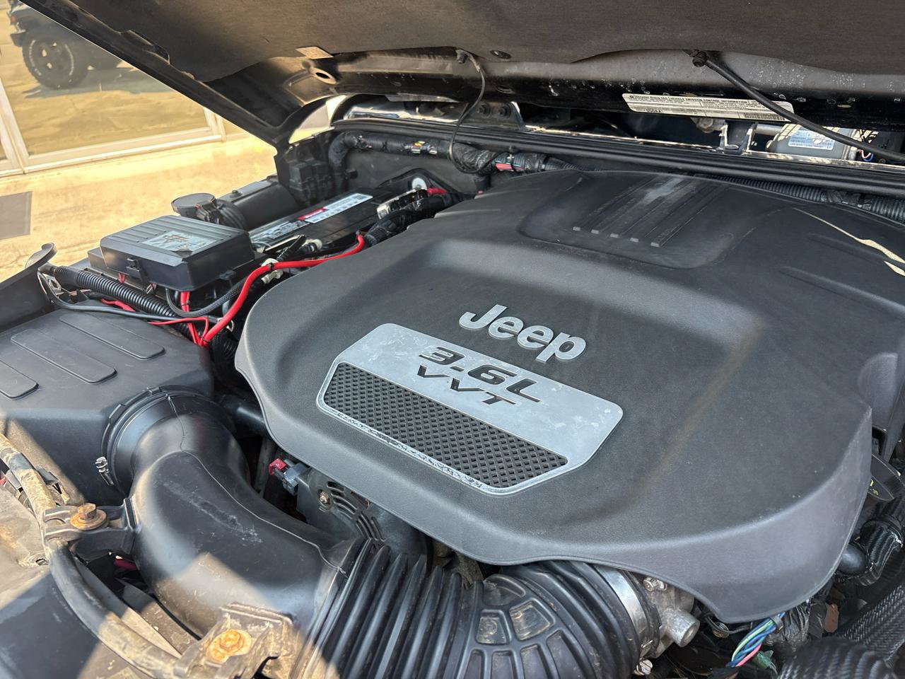 Used 2012 Jeep Wrangler Unlimited Rubicon image 23