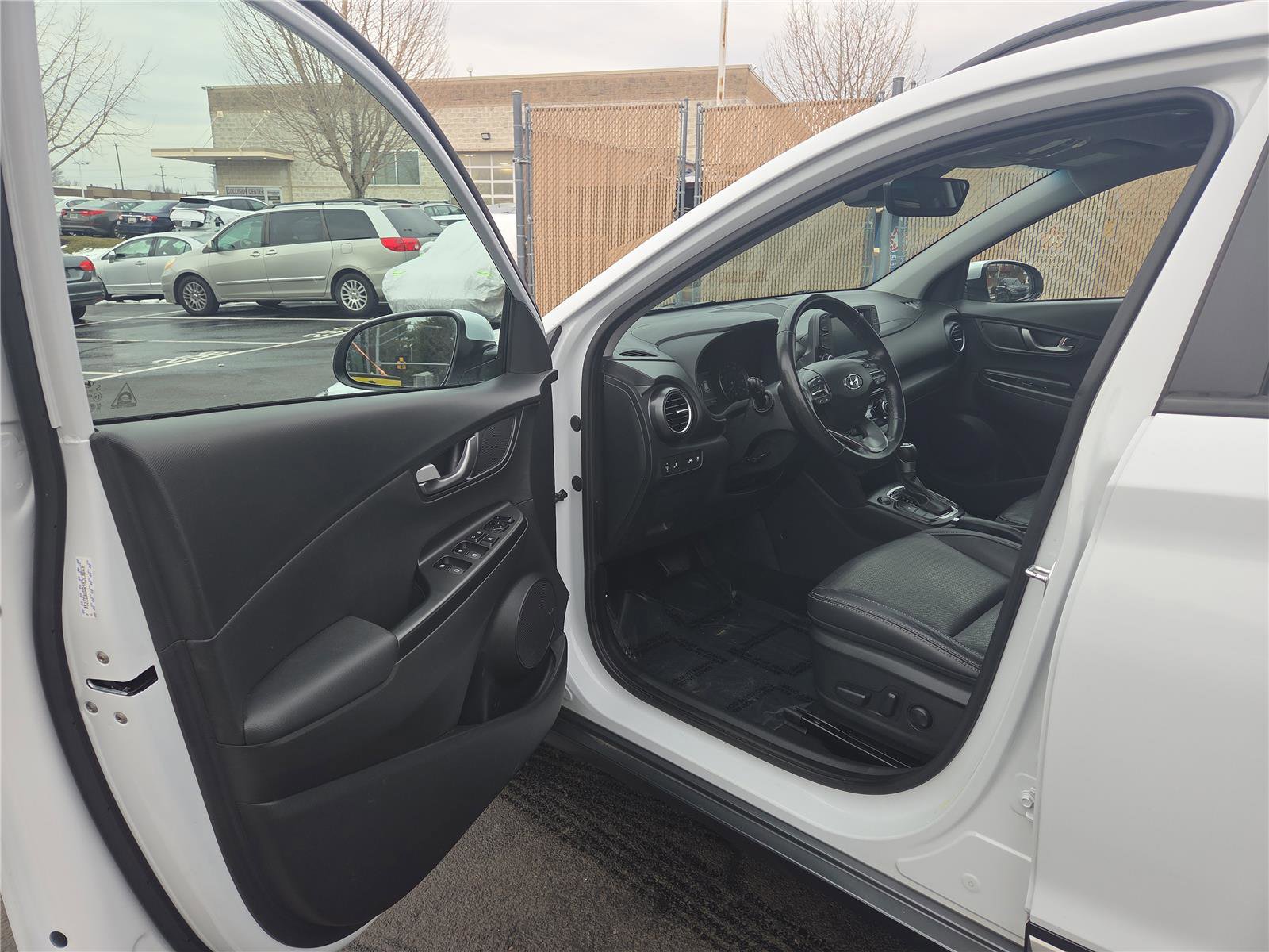 Used 2021 Hyundai Kona Limited w/ Cargo Package image 12